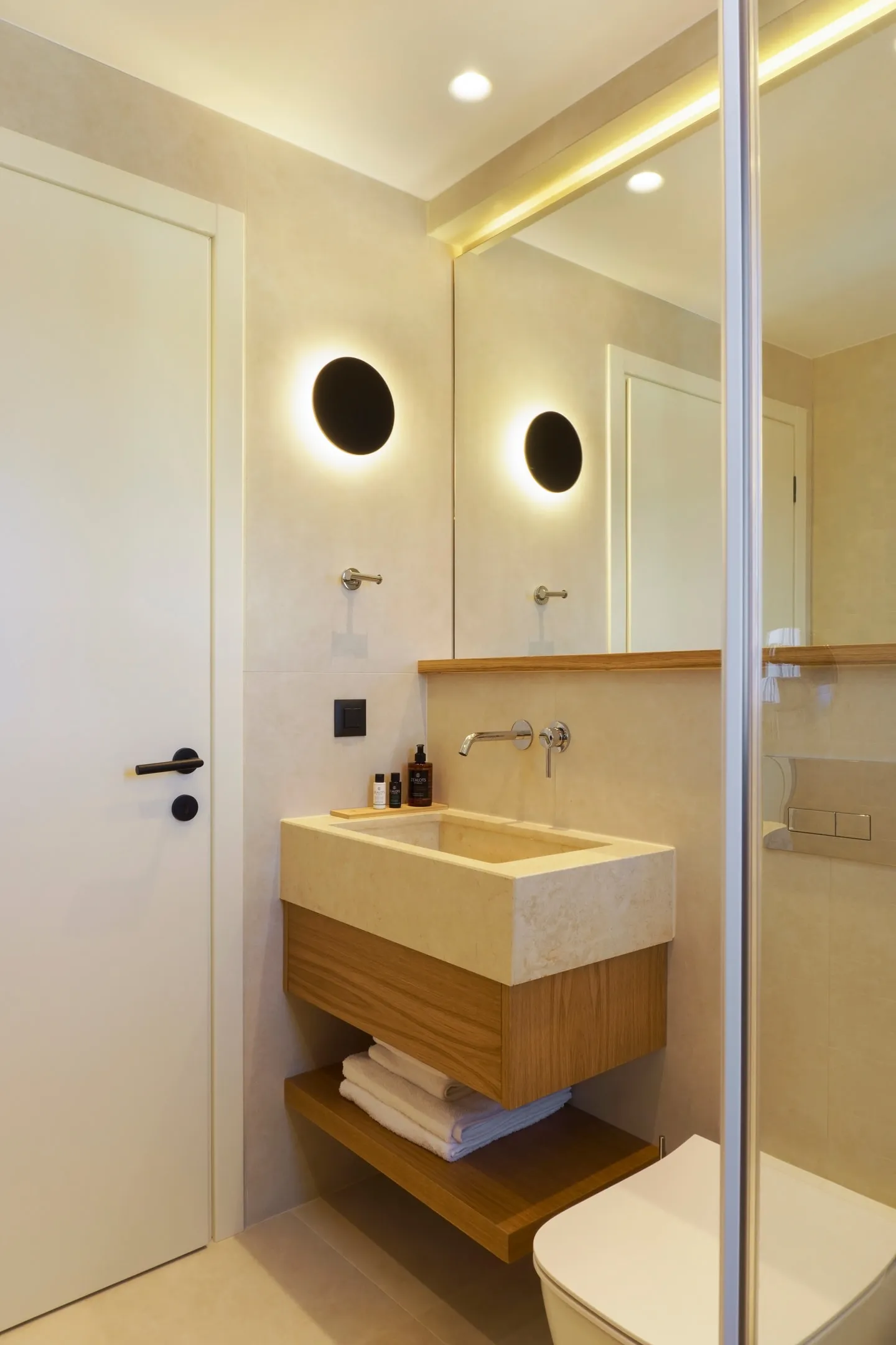 Tiara Holidays - Palm Boutique Suites - Sea View Penthouse with Jacuzzi - bathroom